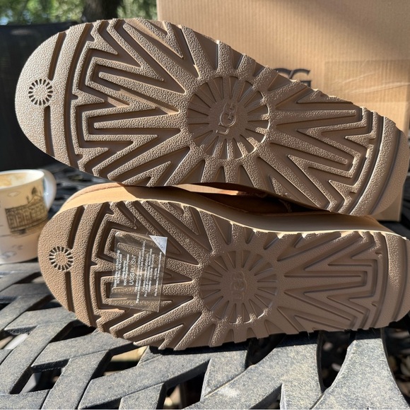 UGG W Classic Mini Platform Size 8 - Picture 12 of 14